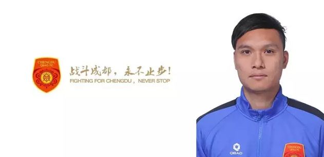 谭咏麟晒家中聚会照 洪金宝满头白发瘦到脱相 2020-05-26 5月25日，谭咏麟通过微博分享与洪金宝等好友在家中聚餐的合照，并配文写道：“今午洪大哥亲自下厨整几味拿手小食，真是好吃呢”。