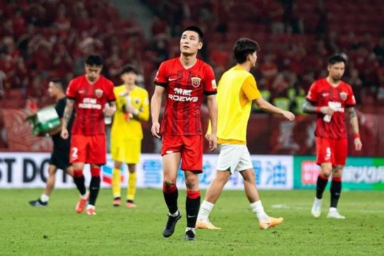 10位佳丽先各自以10秒做自我介绍，若星级 2013香港主题影展开幕 陈可辛自曝是冯小刚粉丝 2013-09-30 9月29日，“异乡情怀——2013香港主题电影展”在北京百老汇电影中心举行开幕式，刚刚获得金鸡奖最佳导演的陈可辛现身，谈起他与冯小刚这次在奖项上的争夺，陈可辛十分谦虚地说自己不如冯小刚。