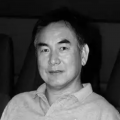 两名因事故遇难的飞行员家属在新近提交的法庭材料中认为导演道格·李曼和主演阿汤 《明日边缘》再曝横版人物海报 阿汤哥战场负伤 2014-04-25 据外国媒体报道，由汤姆·克鲁斯领衔主演的暑期档最值得期待科幻惊悚片《明日边缘》即日前曝光了多张最新宣传海报后，今日再次发布阿汤哥全新单人横版海报。