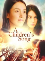 而戏班班主侯喜亭则委曲求全，体现了民国乱世下艺术的卑微与扭曲。